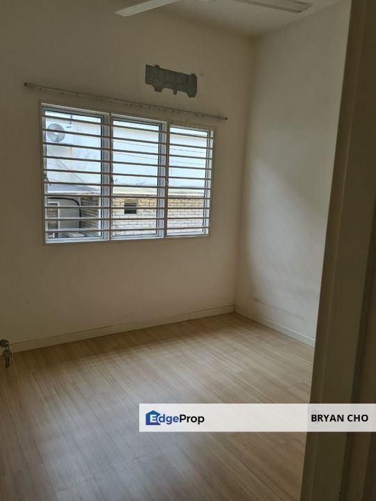 Paragon 202 Puchong south selangor 2 storey Paragon 202 lestari putra seri kembangan 18 x 65 Bumi Lot leasehold, Selangor, Puchong South