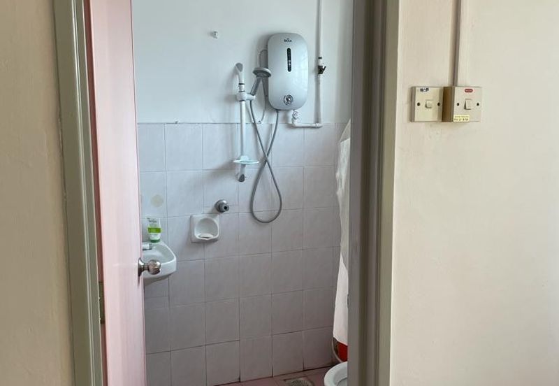 Taman Pinggiran Putra