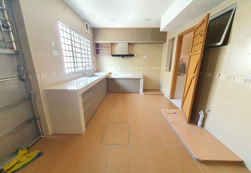 Taman Pinggiran Putra