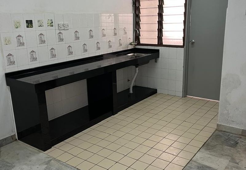 Makmur Apartment, Taman Sri Subang