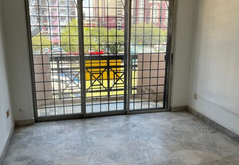 Makmur Apartment, Taman Sri Subang