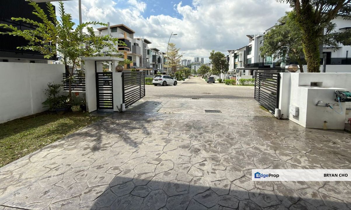 Taman Sunville, kajang, selangor for sale Fully Renovated 3-Storey Semi-D @ Taman Sunville, Bandar Sungai Long, Selangor, Kajang