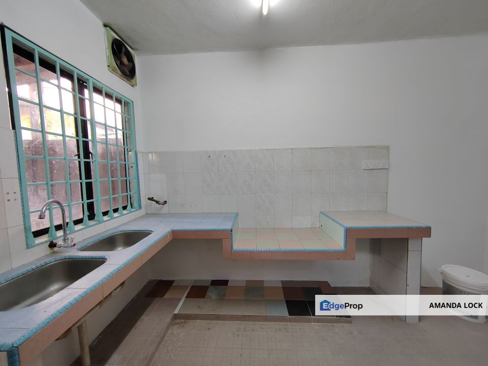 Taman Serdang Jaya Double Storey Terrance House For Sale Basic unit, Selangor, Seri Kembangan