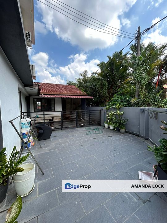 Double storey corner house at Jalan Serindit Bandar Puchong Jaya , Selangor, Puchong