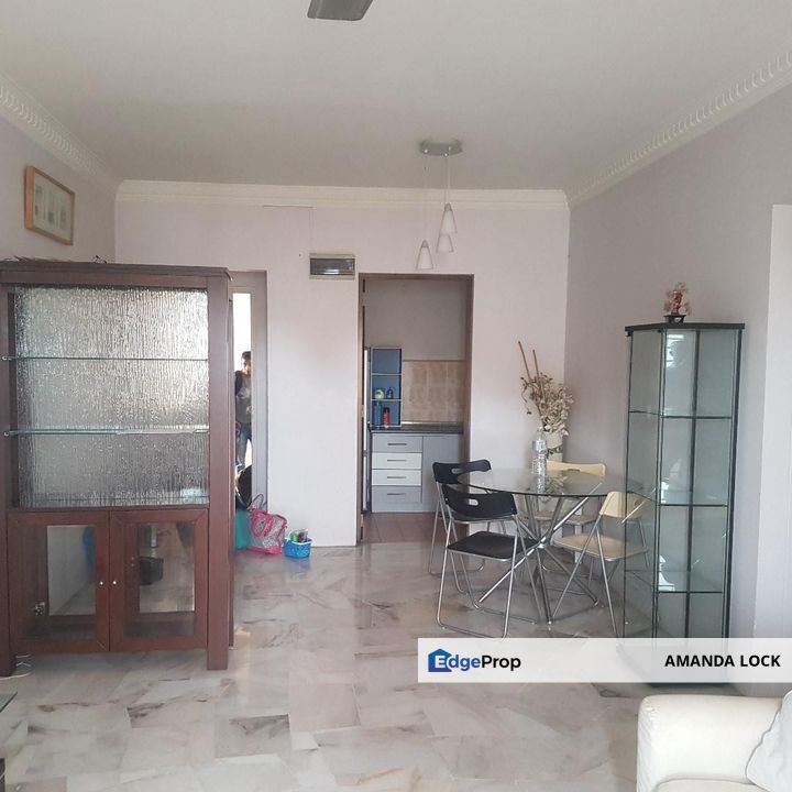 Saraka Apartment at top floor Taman Wawasan Puchong for sale, Selangor, Puchong
