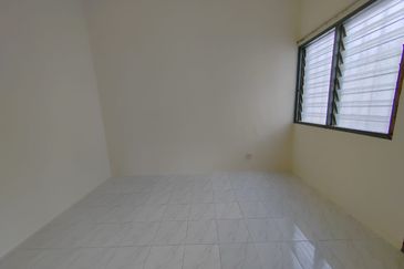 Jalan Anggerik Aranda 31/29