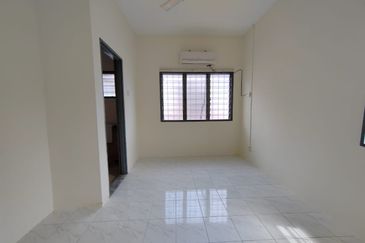 Jalan Anggerik Aranda 31/29