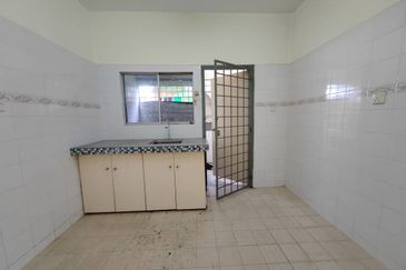 Jalan Anggerik Aranda 31/29