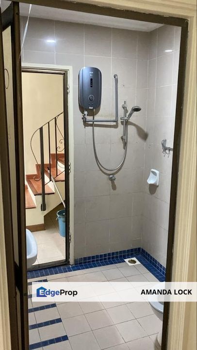 Lower floor dupex unit at Desa Impiana Puchong Prima walking to LRT station, Selangor, Puchong