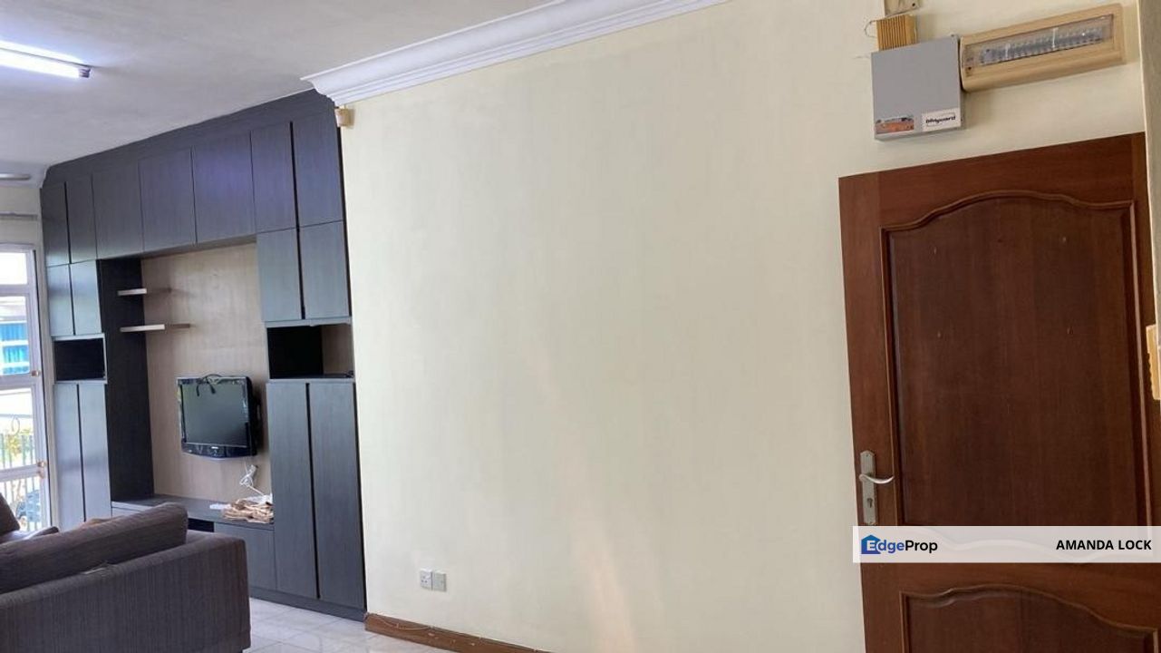 Lower floor dupex unit at Desa Impiana Puchong Prima walking to LRT station, Selangor, Puchong