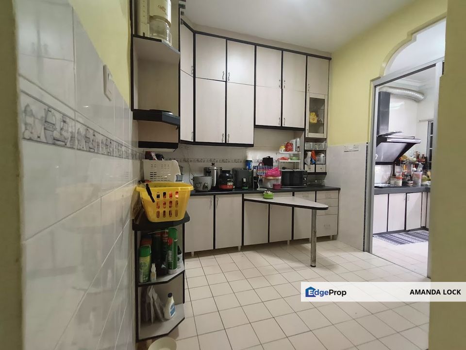 Big size 2.5 storey at Jalan Bayan Bandar Puchong Jaya opposite ioi, Selangor, Puchong