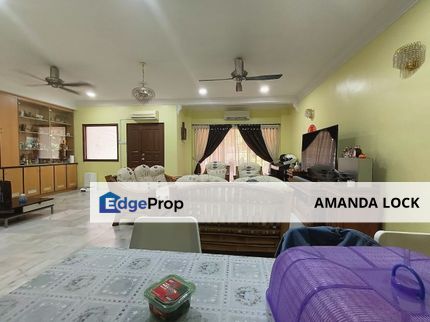 Big size 2.5 storey at Jalan Bayan Bandar Puchong Jaya opposite ioi, Selangor, Puchong