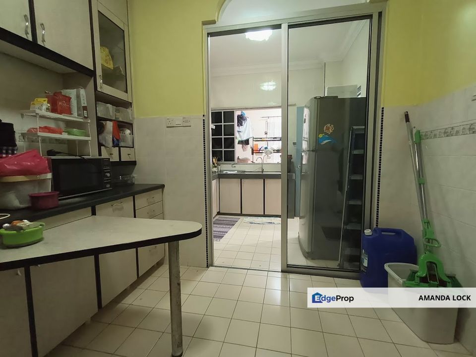 Big size 2.5 storey at Jalan Bayan Bandar Puchong Jaya opposite ioi, Selangor, Puchong