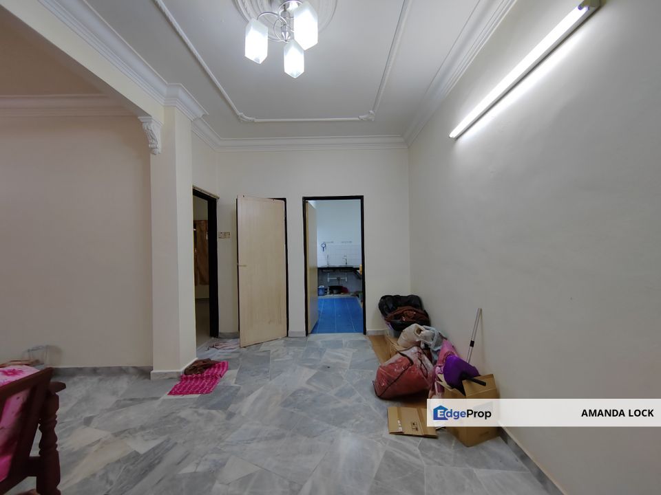 Taman Kinrara Seksyen 2, Puchong Ground Floor Apartment for Sale 2 Room 2 Bathroom Full Tile Renovated Basic Unit, Selangor, Puchong
