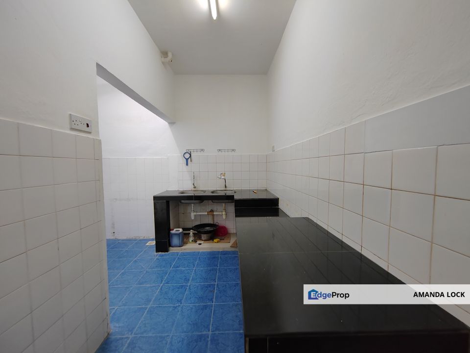 Taman Kinrara Seksyen 2, Puchong Ground Floor Apartment for Sale 2 Room 2 Bathroom Full Tile Renovated Basic Unit, Selangor, Puchong