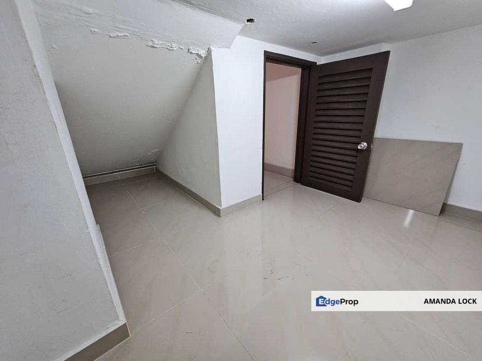 Duplex unit at Impian Heights Jalan Pipit Puchong low floor for sales , Selangor, Puchong