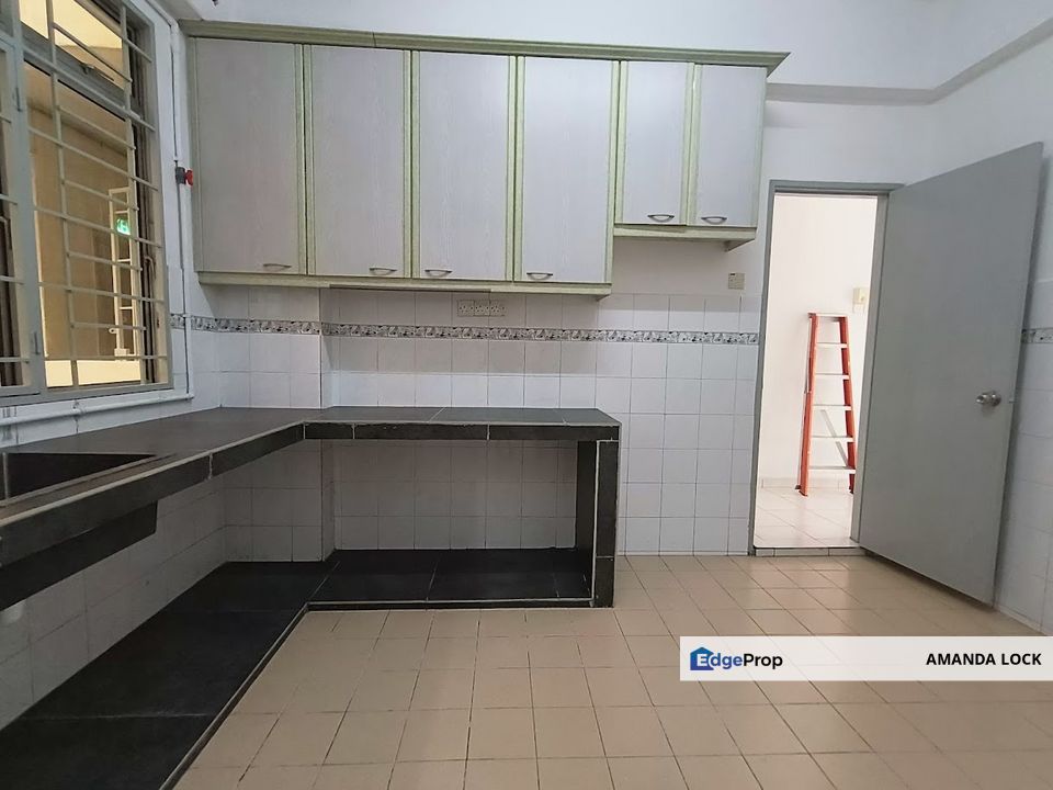 Impian Heights corner unit at Jalan Pipit Bandar Puchong Jaya , Selangor, Puchong