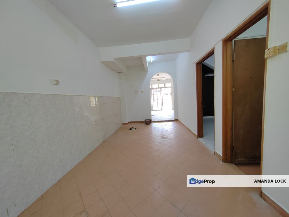 Taman Seremban Jaya Seremban Double Storey Landed House for Sale Basic Unit with New Painting, Negeri Sembilan, Seremban