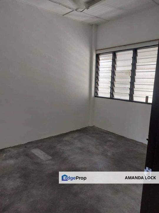 Taman Kinrara Seksyen 1 Puchong Flat for Sale Basic Unit Clean Unit , Selangor, Puchong