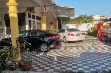 Seremban Garden Jalan Seroja 7 Rahang Seremban Bungalow house for sale renovated partly