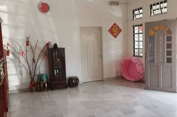 Seremban Garden Jalan Seroja 7 Rahang Seremban Bungalow house for sale renovated partly
