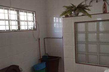 Seremban Garden Jalan Seroja 7 Rahang Seremban Bungalow house for sale renovated partly