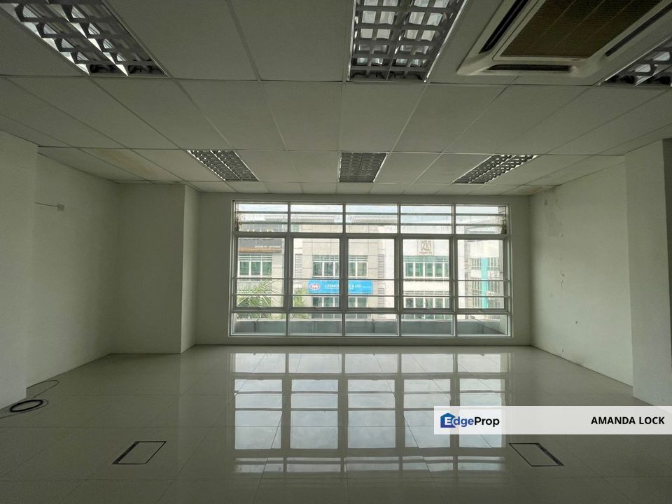 Puteri 4 Bandar Puteri Puchong 3rd floor office for sales partly furnished, Selangor, Puchong