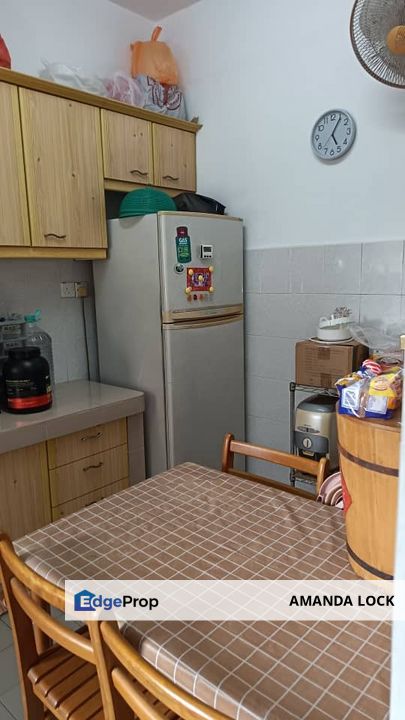 Sri Kesidang walk up apartment at Jalan Bayan for sales top floor furnished unit, Selangor, Puchong