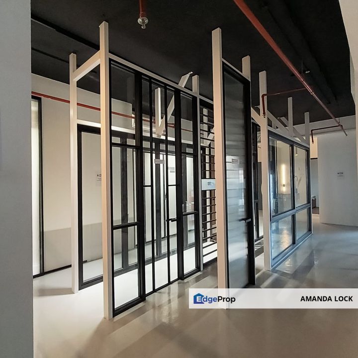 IOI Business Park office for sales 1st floor facing mainroad renovated, Selangor, Puchong