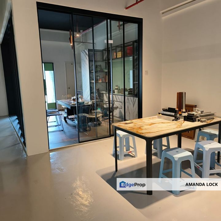 IOI Business Park office for sales 1st floor facing mainroad renovated, Selangor, Puchong