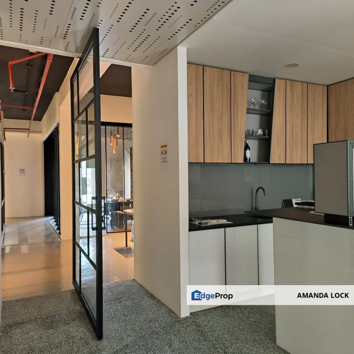 IOI Business Park office for sales 1st floor facing mainroad renovated, Selangor, Puchong