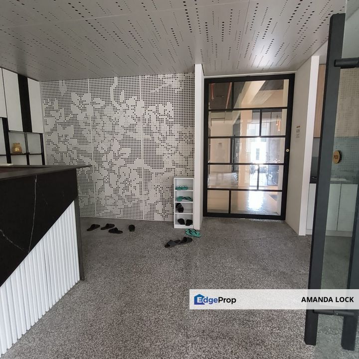 IOI Business Park office for sales 1st floor facing mainroad renovated, Selangor, Puchong