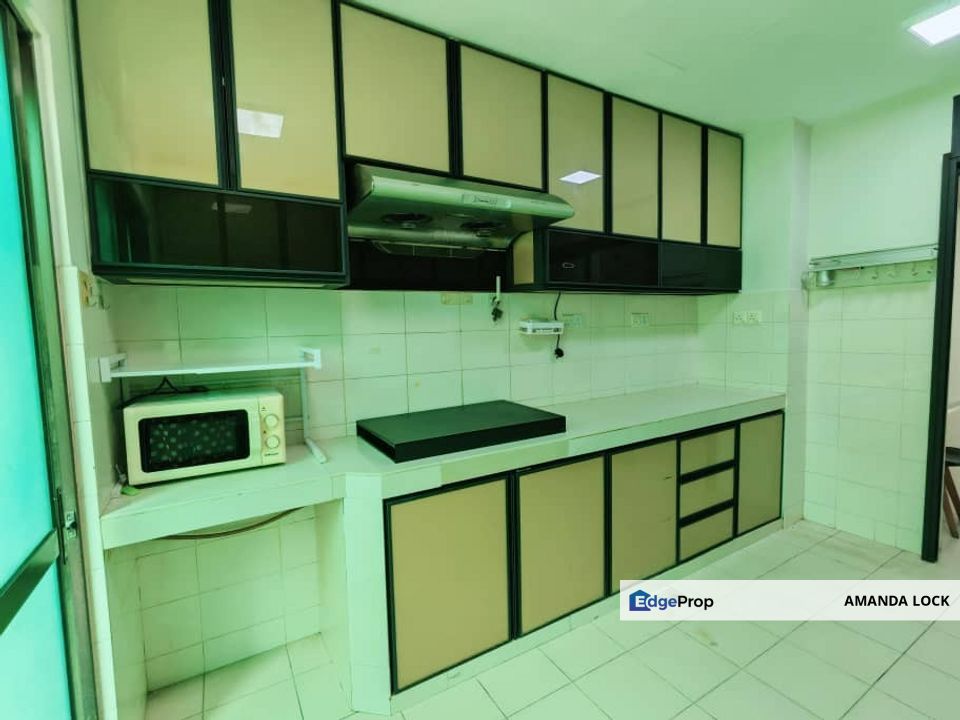 Park Villa Townhouse Bukit Puchong 2 for rent lower unit partly furnis, Selangor, Puchong South