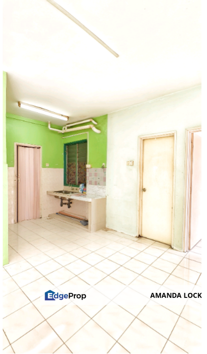 Vista Pinggiran Apartment Equine Park for sales full loan middle floor, Selangor, Seri Kembangan