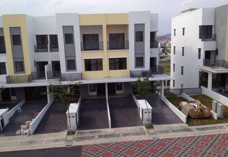 Odora Parkhomes @ 16 Sierra