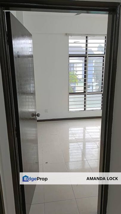 Park Villa Townhouse upper unit Bukit Puchong 2 for rent with airconds, Selangor, Puchong