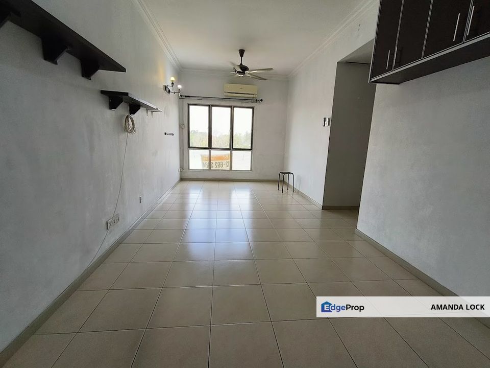 Fully renovated and airconds at Baiduri Court Bukit Puchong 2 LDP, Selangor, Puchong