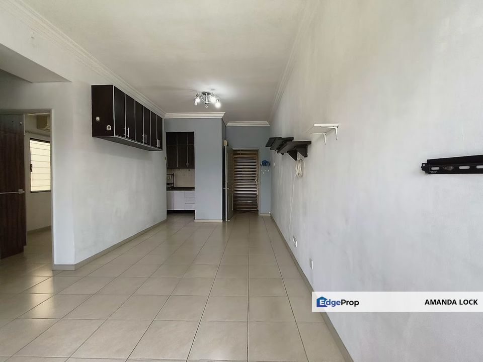 Fully renovated and airconds at Baiduri Court Bukit Puchong 2 LDP, Selangor, Puchong