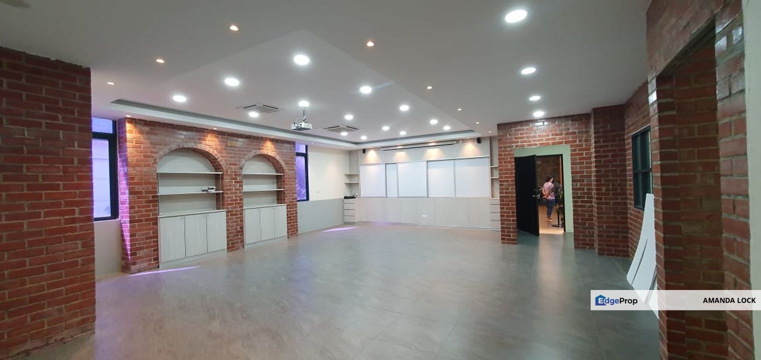 Pusat Perdagangan Puchong Prima Office for rent fully renovated aircond, Selangor, Puchong