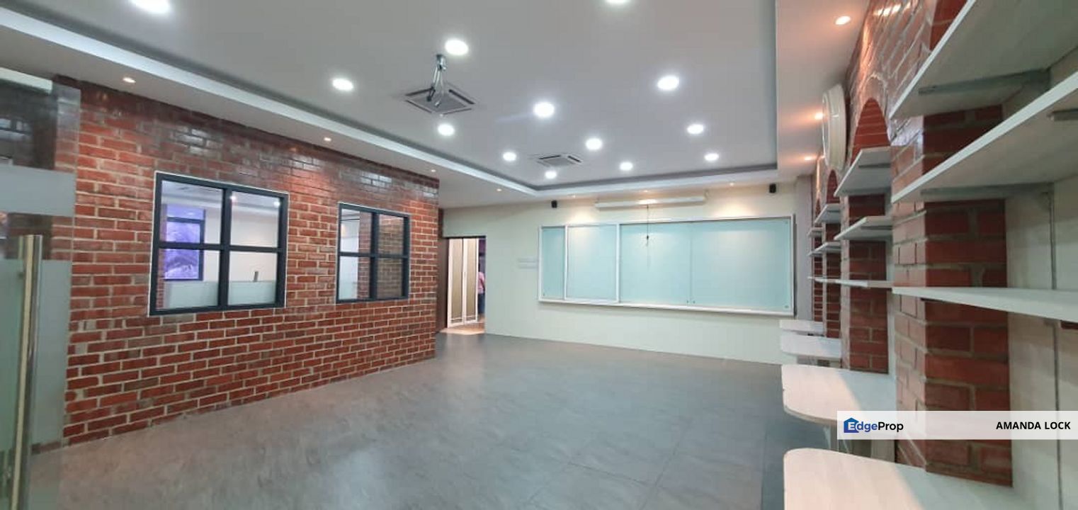 Pusat Perdagangan Puchong Prima Office for rent fully renovated aircond, Selangor, Puchong
