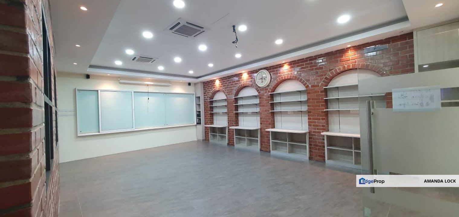 Pusat Perdagangan Puchong Prima Office for rent fully renovated aircond, Selangor, Puchong