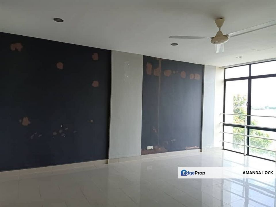 Taman Tasik Prima Puchong Townhouse for sales upper unit facing lake, Selangor, Puchong