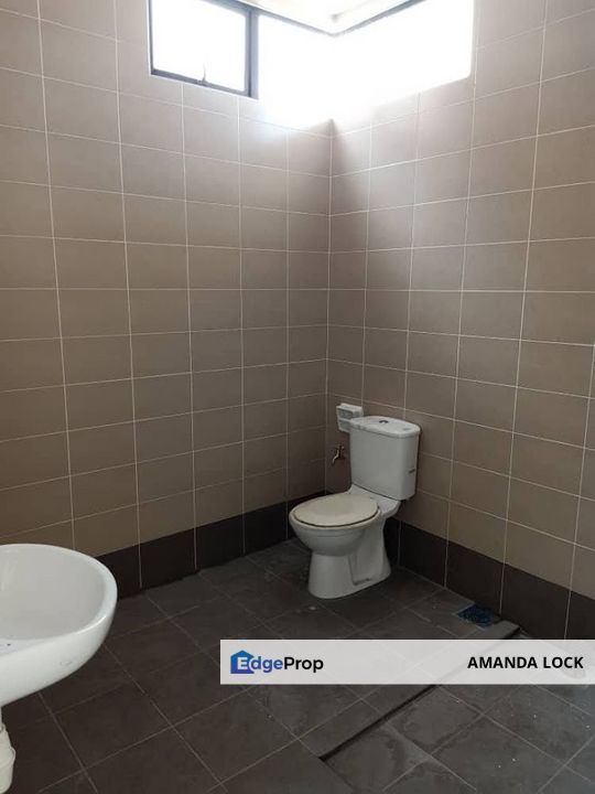 Taman Tasik Prima Puchong Townhouse for sales upper unit facing lake, Selangor, Puchong