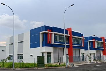 Melaka SMI 1½ Storey Factory Warehouse Office Stockist Gallery [ Bumi Lot ] near toll airport Batu Berendam 