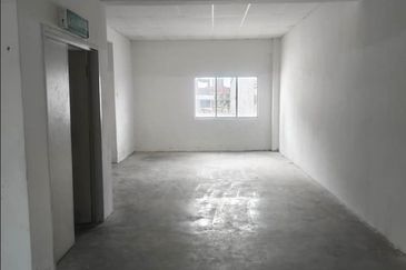 [ Face Main Road ] Cheap 2nd floor office Kota Laksamana Jaya Melaka