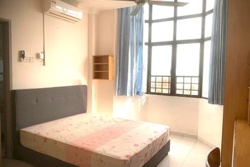 Straits Court Condominium Pasir Emas