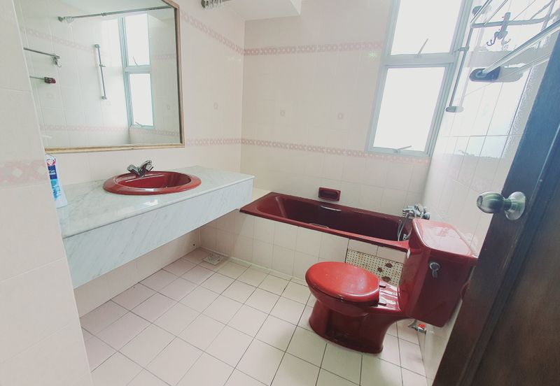 CONDOMINIUM OCEAN PALMS(PERMATA IDAMAN)