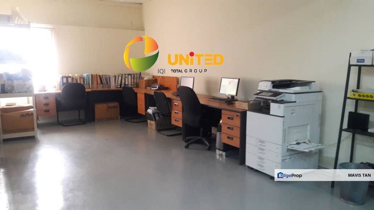 1ST FLOOR 30'x80' + 30'X40' Mezzanine Floor WITH FURNISHED Office for RENT 📍 WALK to LRT @ Taman Perindustrian Puchong, Selangor, Puchong