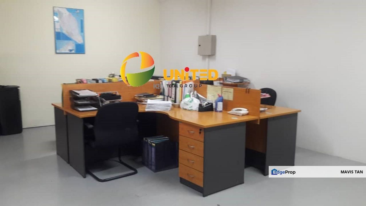 1ST FLOOR 30'x80' + 30'X40' Mezzanine Floor WITH FURNISHED Office for RENT 📍 WALK to LRT @ Taman Perindustrian Puchong, Selangor, Puchong