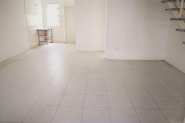 Bandar Saujana Putra Kuala Langat ʕ•́ᴥ•̀ʔっ 2 Storey for SALE 4B3R Newly Painted like new BELOW MARKET PRICE